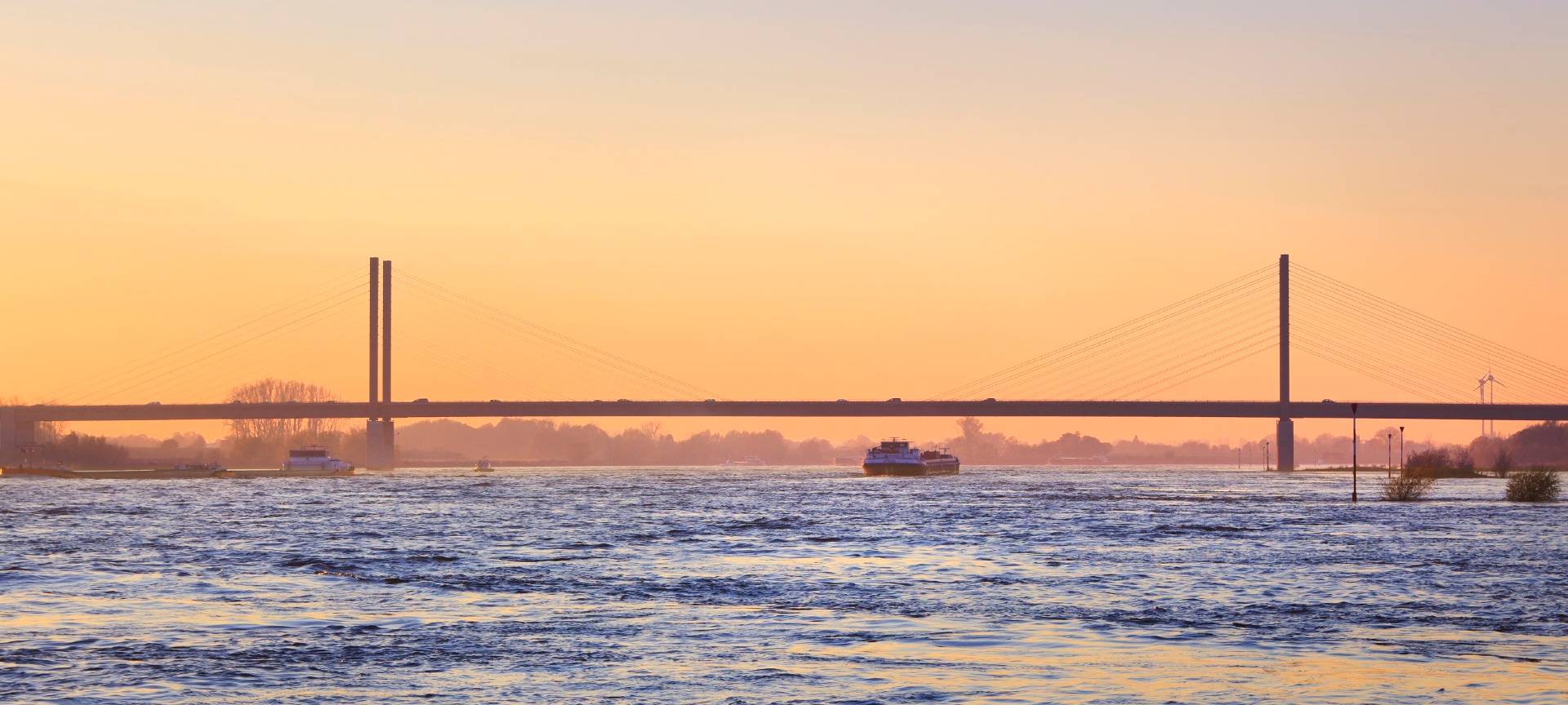 Rees: Rheinbrücke wegen Polizeieinsatz mehrere Stunden gesperrt