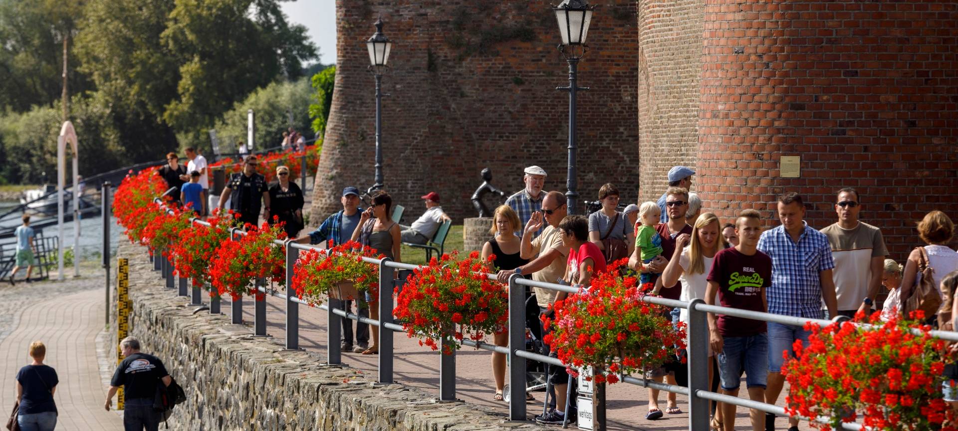 Rees: Zwei öffentliche Toiletten an der Rheinpromenade?