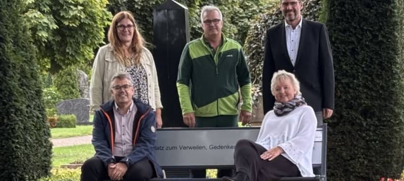 Issum: Sechs neue Bänke für Friedhofsbesucher